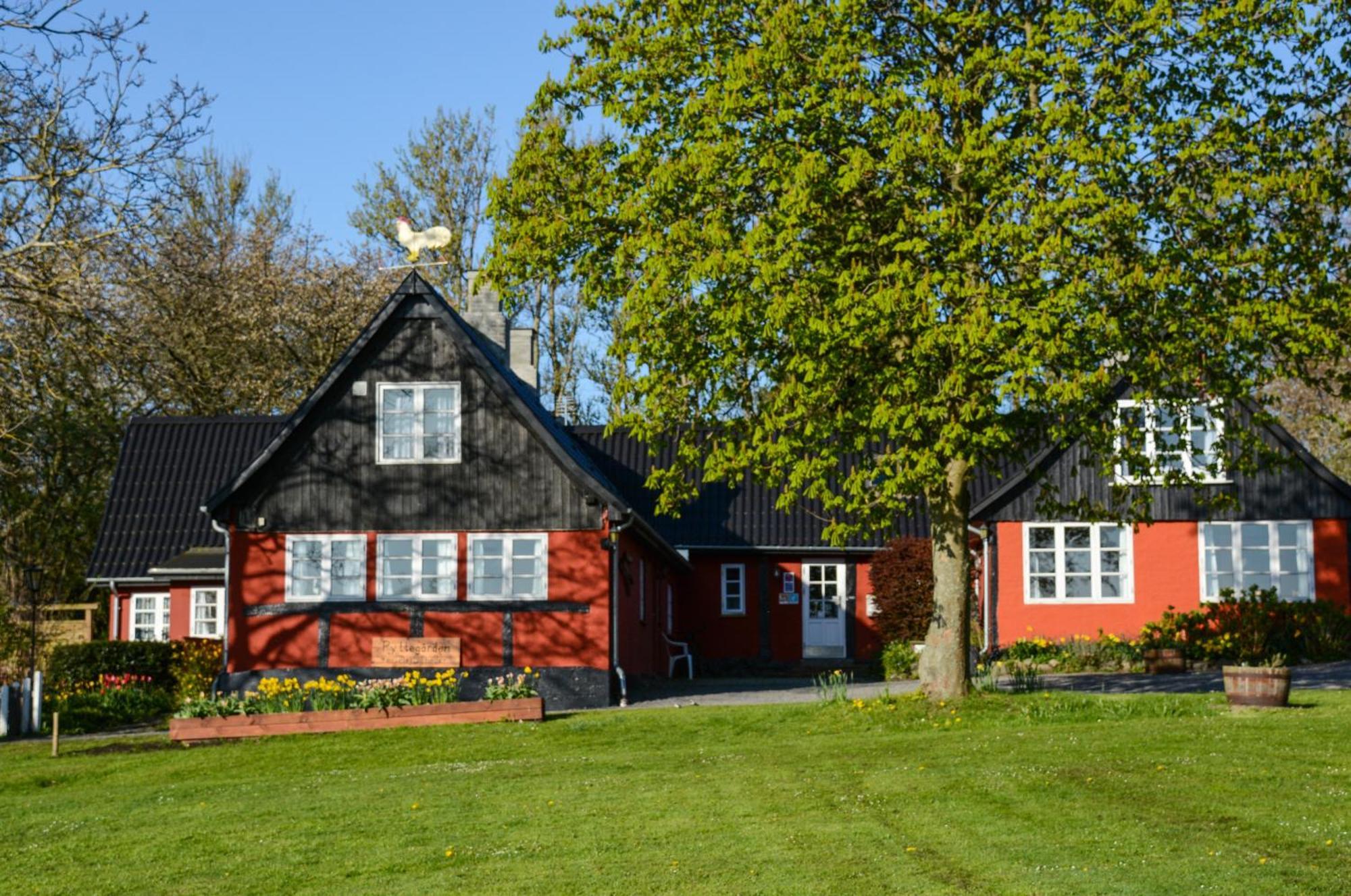 Pyttegården Apartments Gudhjem Exteriör bild